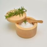 Solnica z žlico iz bukovega lesa