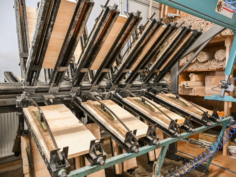 Leseni izdelki in lepljenje